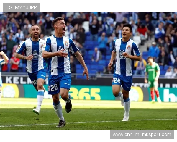 西甲训练课强化控球耐心，球队传接球质量提高