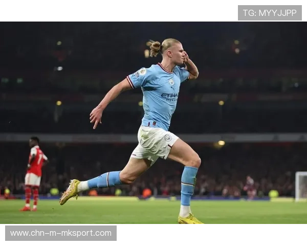 曼城哈兰德门前抢点完成绝杀